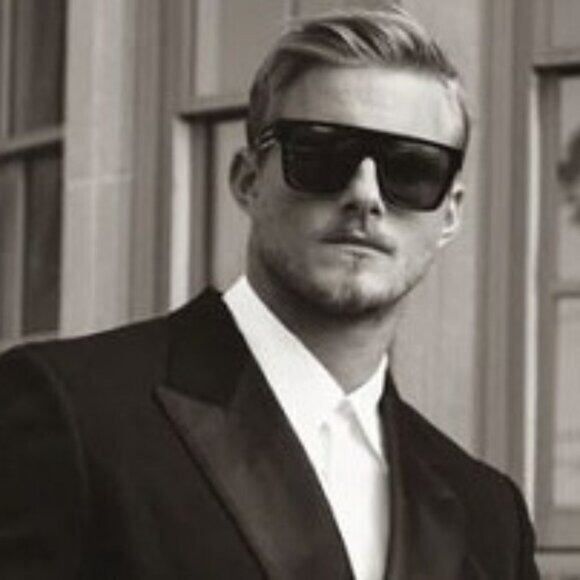 Alexander McQueen AM0302S 001 Square Sunglasses – Black/Grey - Picture 4 of 11